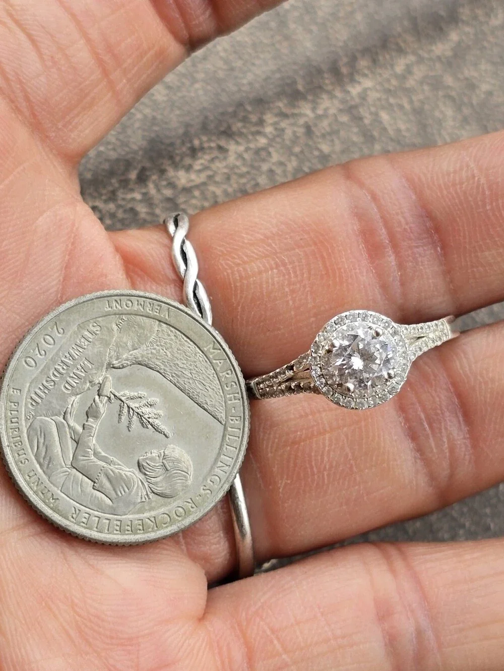 Classic sparkling CZ diamond oval halo split shank 925 sterling silver adjustabl